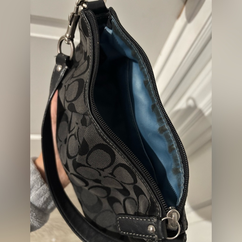🍎🍎SOLD🍎🍎Coach black signature monogram shoulder bag - Picture 9 of 11